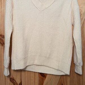 SO Goods for Life Ivory V-Neck Sweater | Size S
